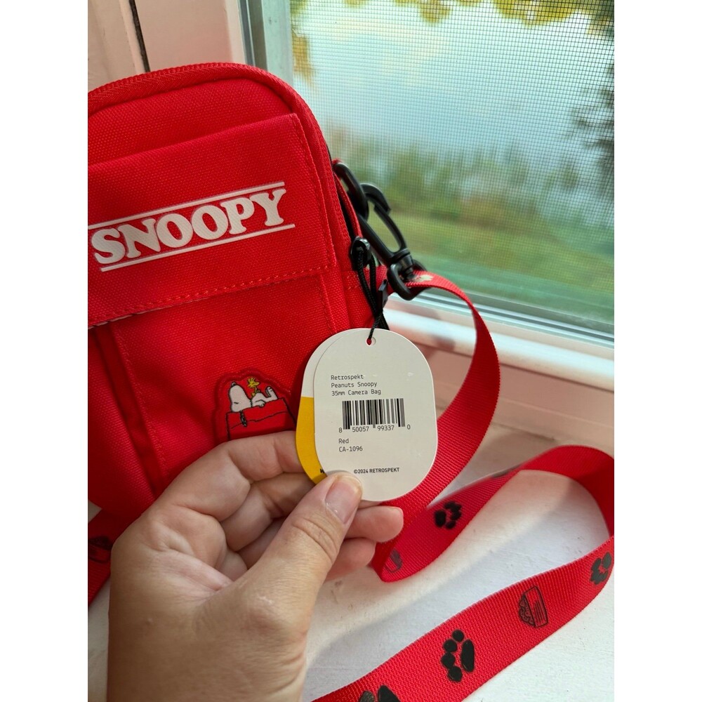 Snoopy Peanuts Retrospekt 35MM Crossbody Camera Bag NWT! - Picture 6 of 12